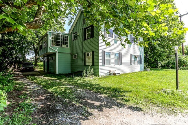 Primary Photo - 1024 W Trindle Rd