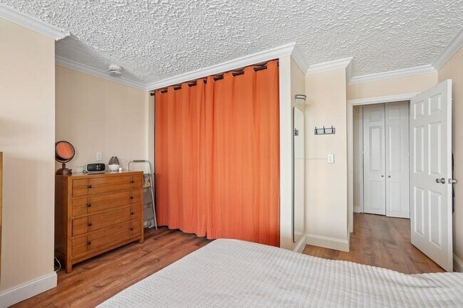 Building Photo - 6040 BLVD E