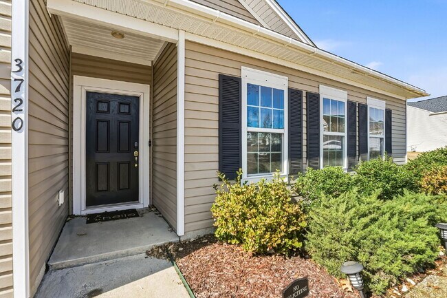 Building Photo - "Charming 3-Bed Oasis with 2 Full Baths in Ladson - 1,283 Sq Ft of Comfort!"