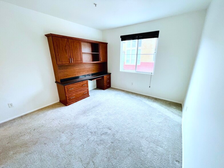 Building Photo - 4060 Glencoe Ave