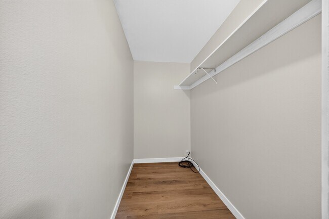Building Photo - Renovated 2 bedroom Duplex
