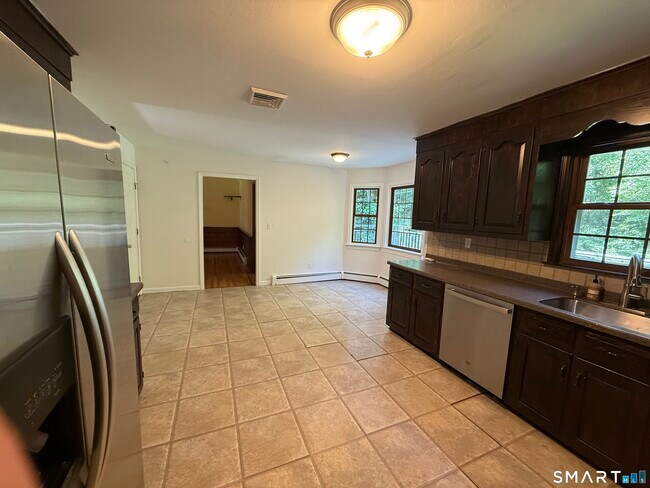 Building Photo - 40 Horse Stable Cir