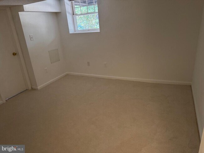 Building Photo - 4920 Butterworth Pl NW