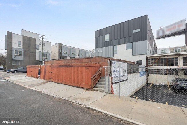 Building Photo - 901 N Front St