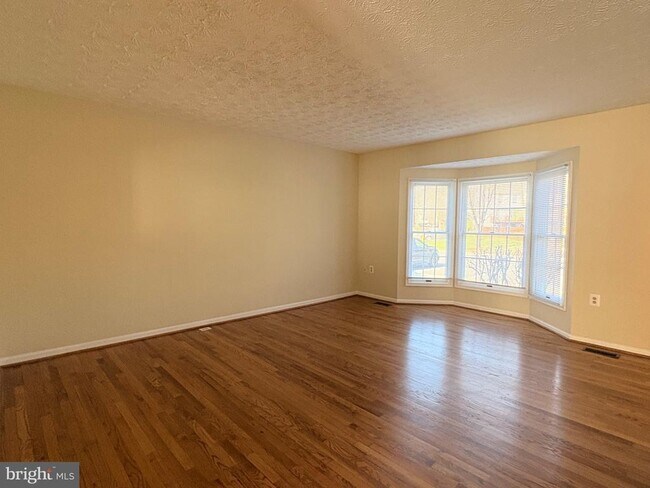 Building Photo - 2120 Commissary Cir