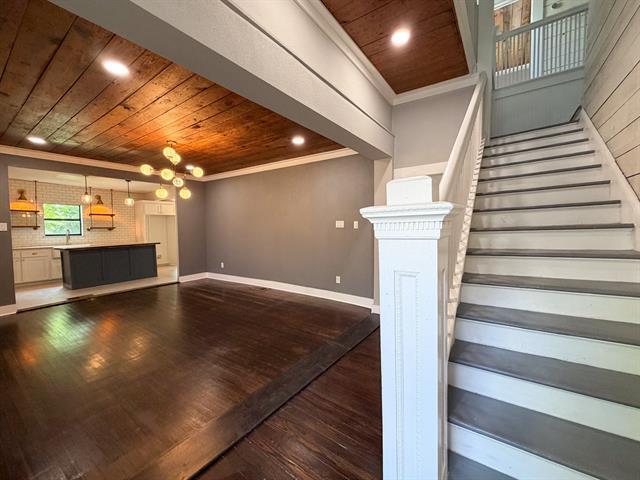 Building Photo - 405 E Denton St