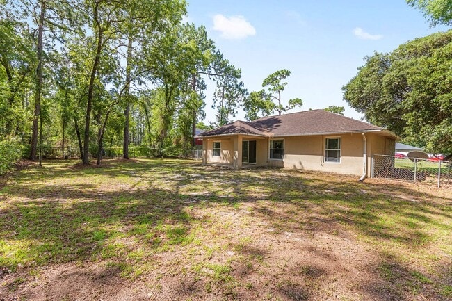 Building Photo - Spacious 3-Bedroom Home with Modern Open Floor Plan in Desirable Marion Oaks!