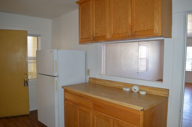 Building Photo - Money Apartment Building - 2