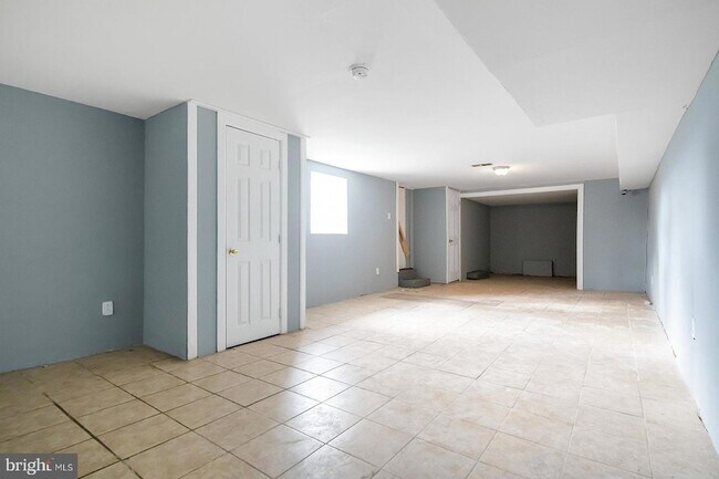 Building Photo - 851 S 57th St