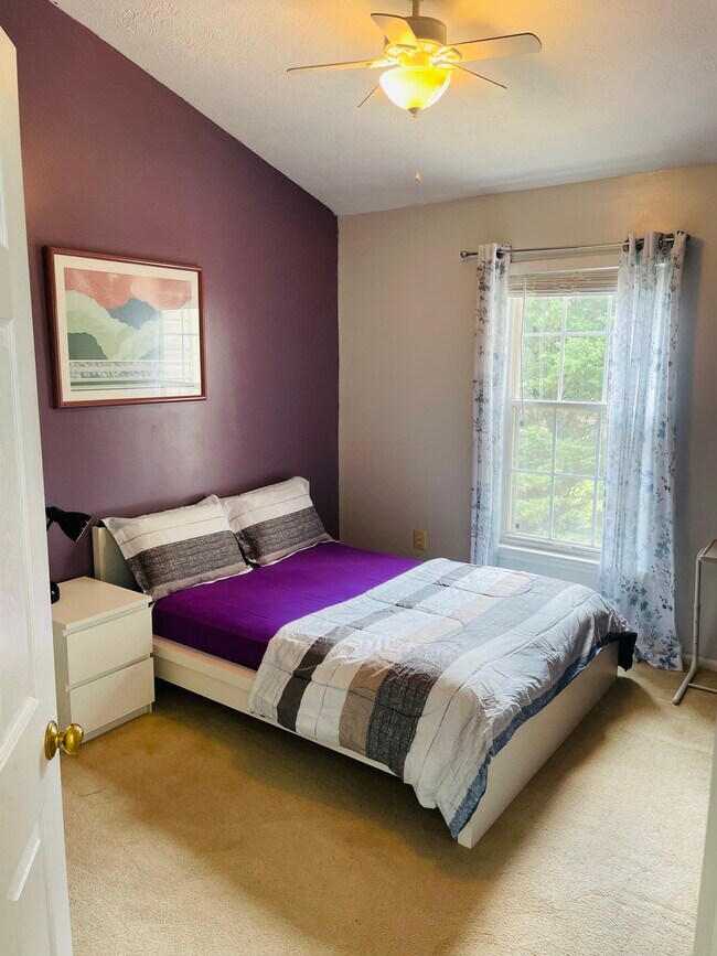 Bedroom 2 - 42 Beacon Hill Ct