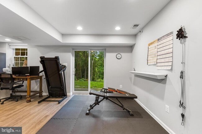 Building Photo - 9830 Meadow Valley Dr