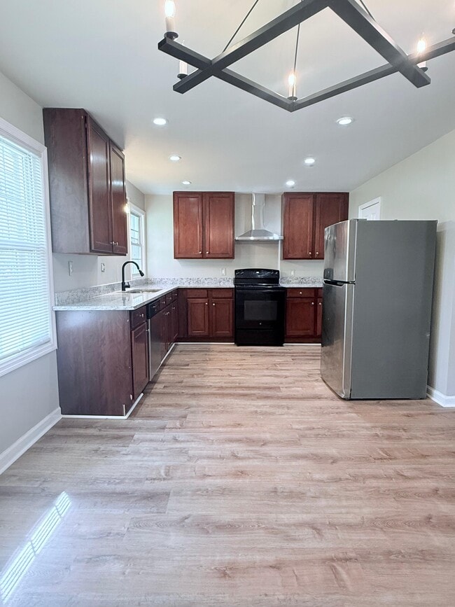 Building Photo - 1604 Roberts Dr SE