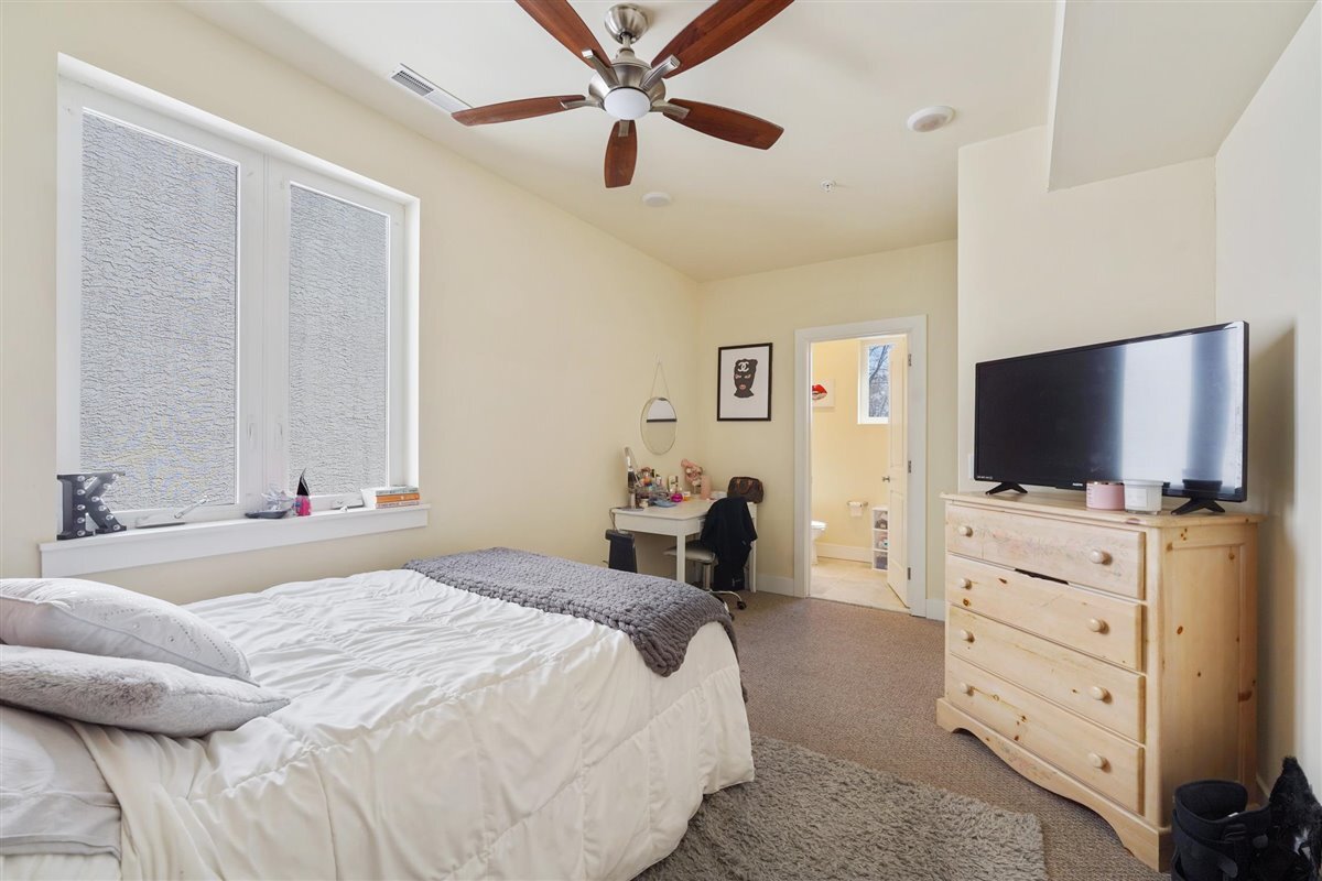 Building Photo - 1945 N Gratz St