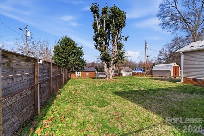 Building Photo - 4000 Fieldcrest Rd