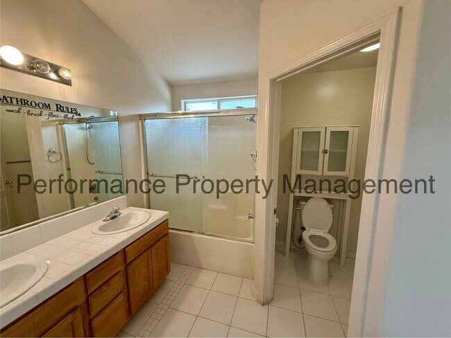 Building Photo - Cute 3 Bed/2 Bath SW Bakersfield Home w/ Solar, RBP & $0 Deposit Option