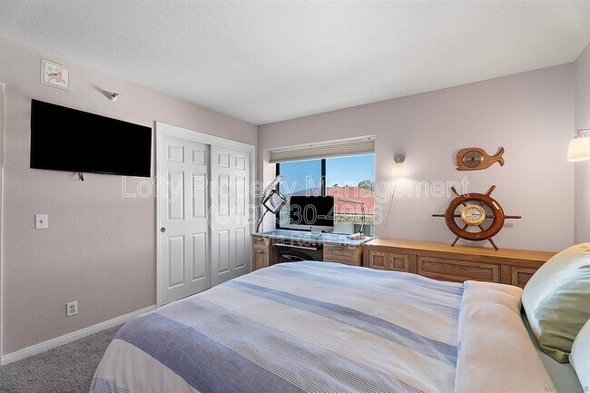 Building Photo - 230 W Laurel St