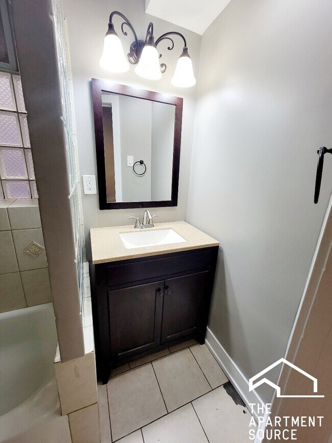 Building Photo - 2809 W Warren Blvd