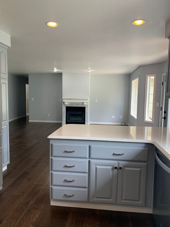 Building Photo - 4 Bedroom, 2 Bath near Pine Grove