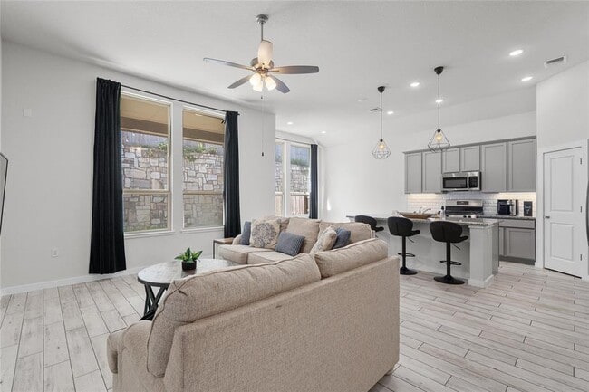 Building Photo - 11000 American Mustang Lp