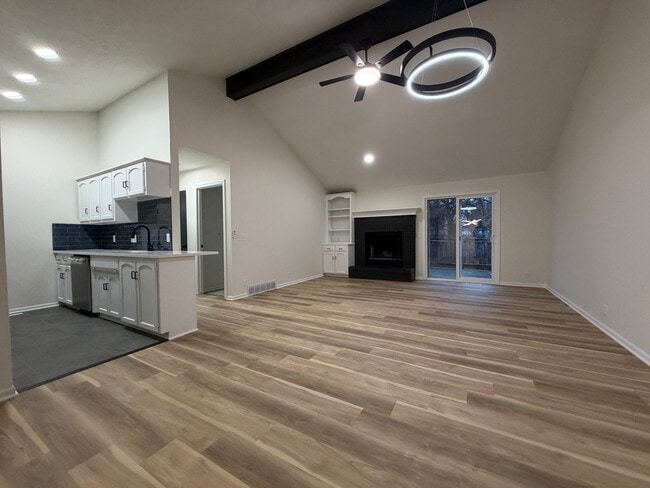 Building Photo - 10325 Ohio Plz