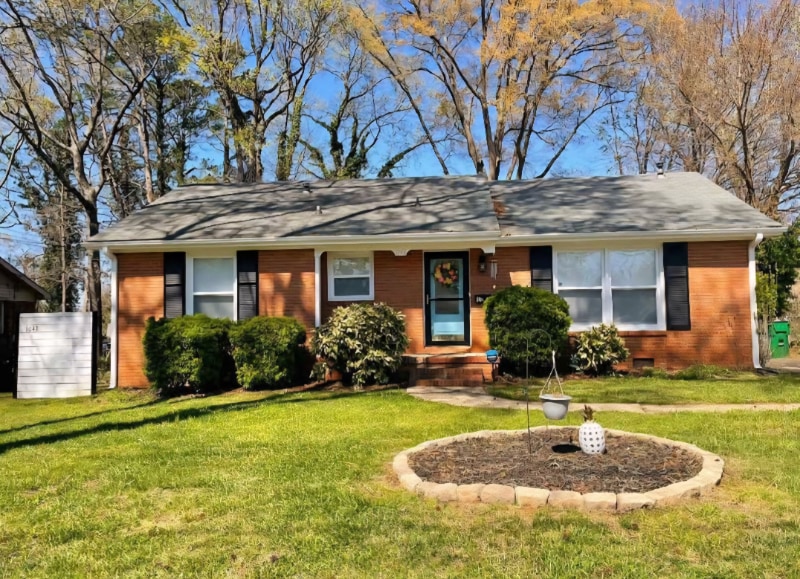 Primary Photo - 1042 Interurban Ave