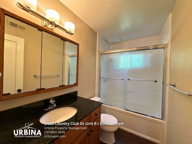Building Photo - 6420 Country Club Dr
