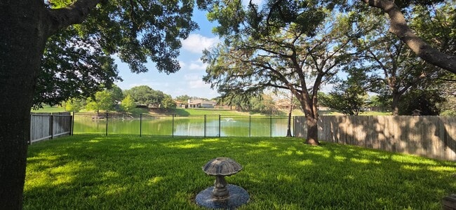 Building Photo - Towne Lake - Amazing Lake Views!