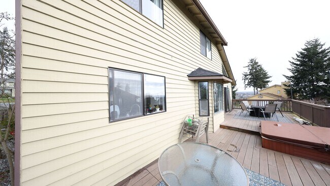 Building Photo - 3 Bed 2.5 Bath - View - Culdesac - Pet per Approval - NAS Whidbey