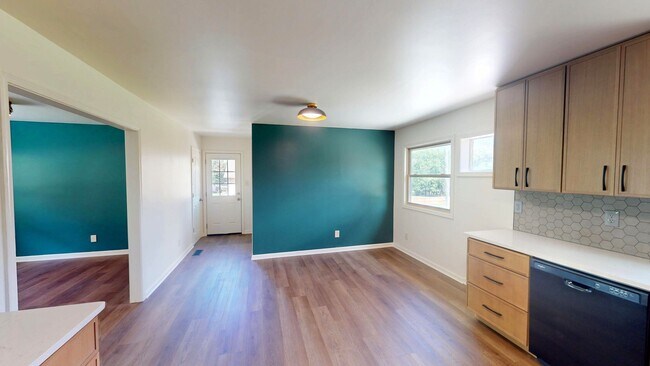 Building Photo - 424 Bridge View Ln