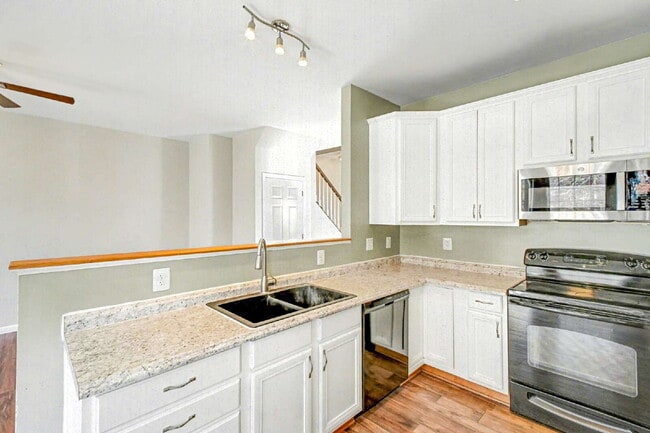 Building Photo - Move-in Special: $100 off of the first month's rent Spacious End-Unit 4 Bedroom Townhome for Rent...