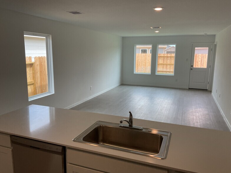 Building Photo - 17921 Valle Cupa Ln