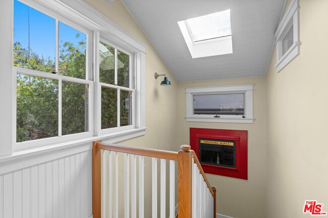 Building Photo - 813 Crestmoore Pl