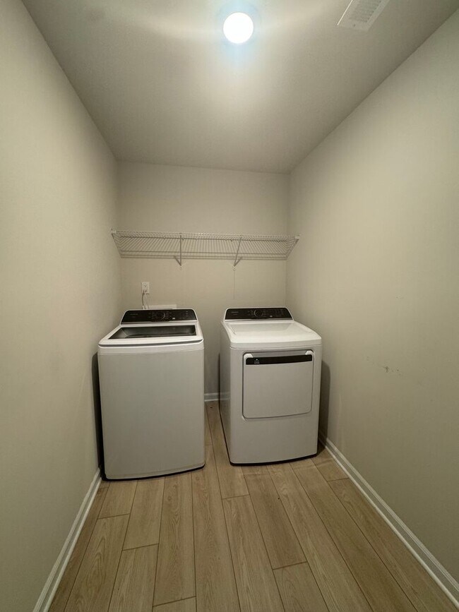 Building Photo - Statesville Rental: New 3BR Home w/ Pool Access & High-Speed Internet