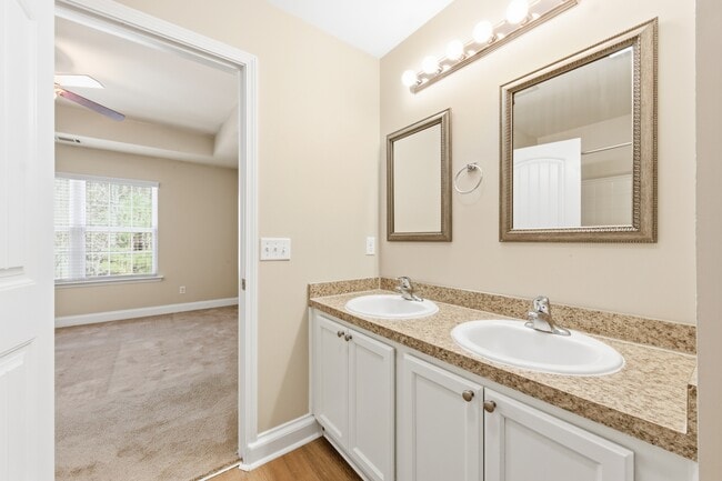 Building Photo - 240 Canyon Oak Loop