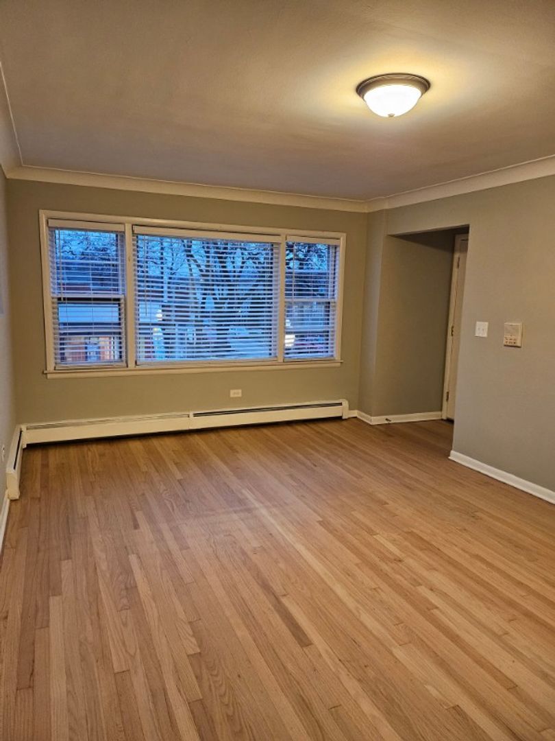 Building Photo - 5858 W Diversey Ave
