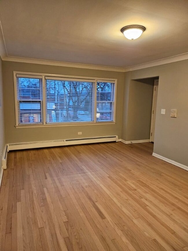 Building Photo - 5858 W Diversey Ave