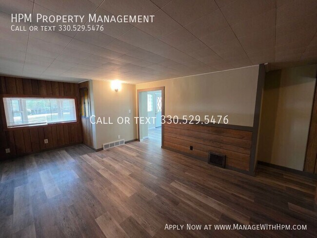 Building Photo - 2164 Penguin Dr