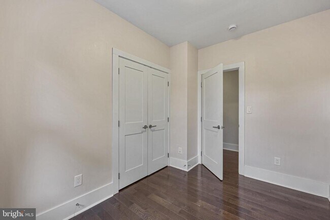Building Photo - 1100 Holbrook Terrace NE
