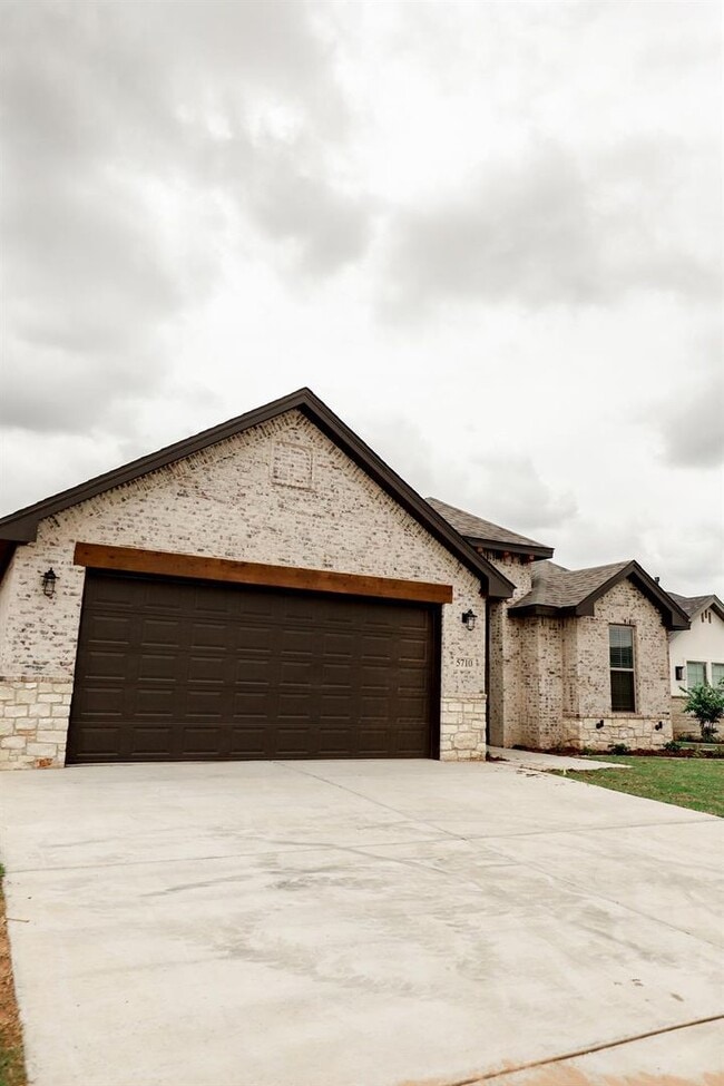 Building Photo - 4 bed 2 bath Cooper ISD