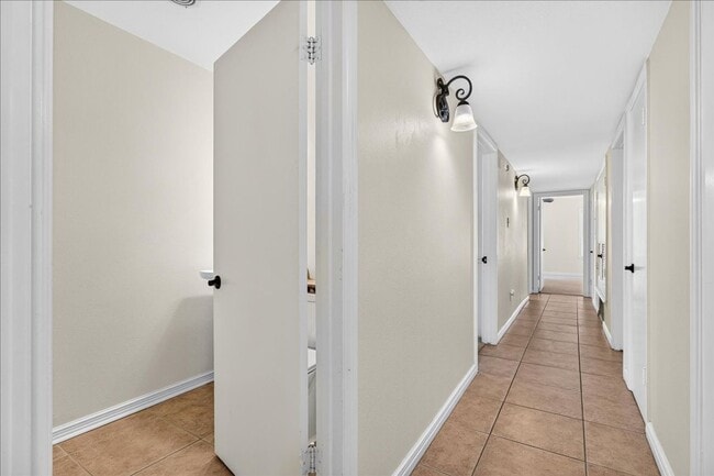 Building Photo - 609 Peerman Pl