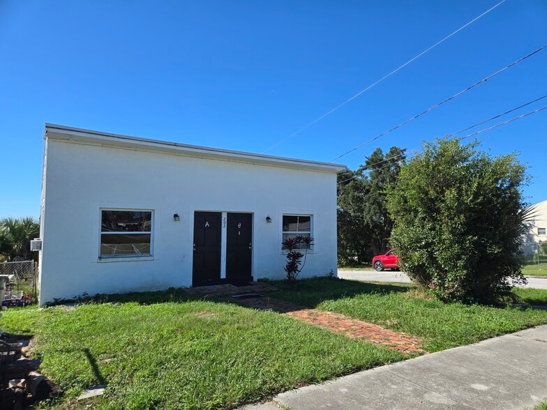 Primary Photo - 202 Shepard Ave