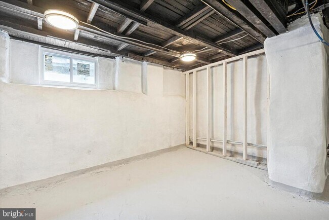 Building Photo - 5551 Addison St