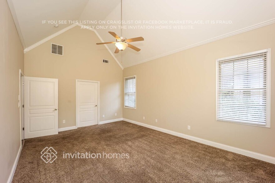 Building Photo - 9207 Golfview Cir