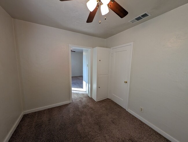 Building Photo - 3 Bedroom 1 Bath Near Redding Library