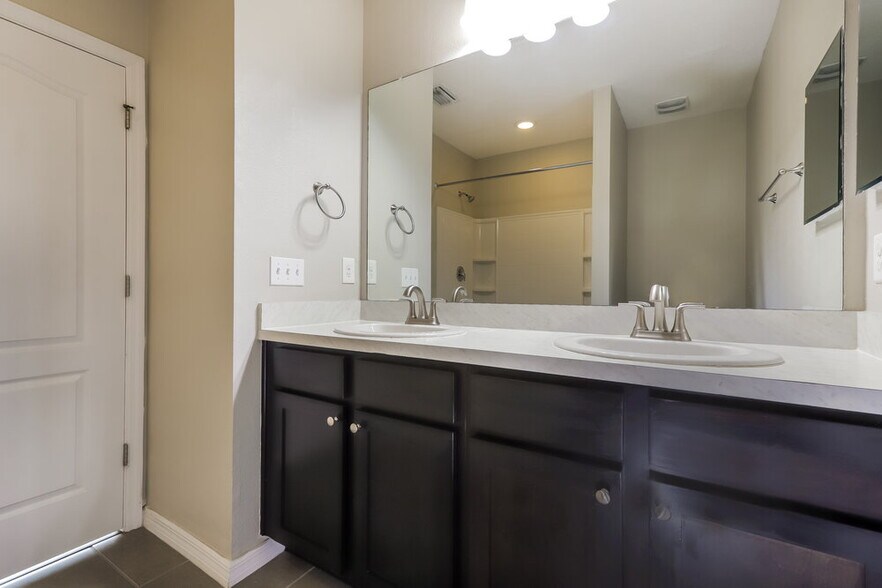 Building Photo - 10529 Whispering Hammock Dr