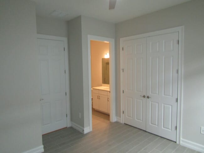 Building Photo - 608 Maraviya Blvd