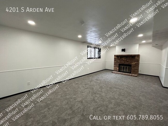 Building Photo - 4201 S Arden Ave
