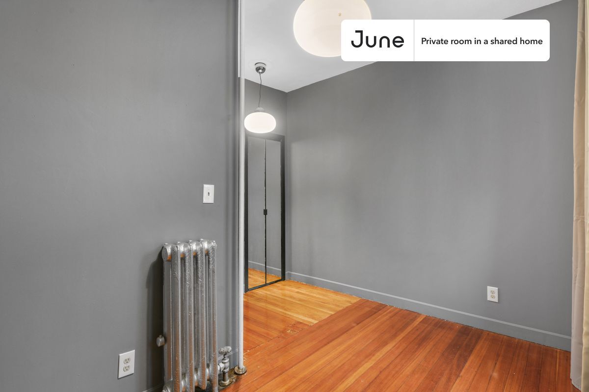 Building Photo - Room in Shared 3 bed/1 bath home
