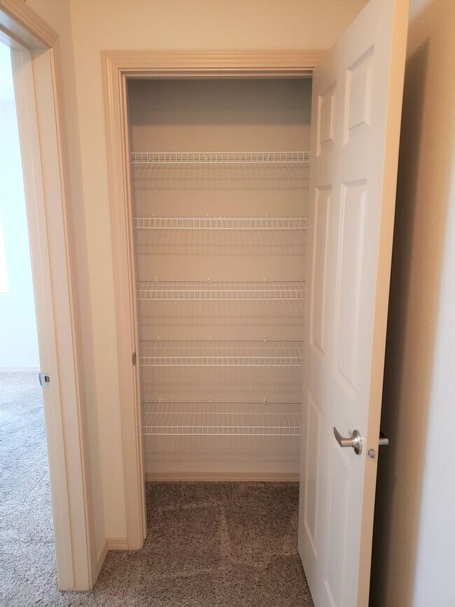 Building Photo - 1001 W Broadway Ave