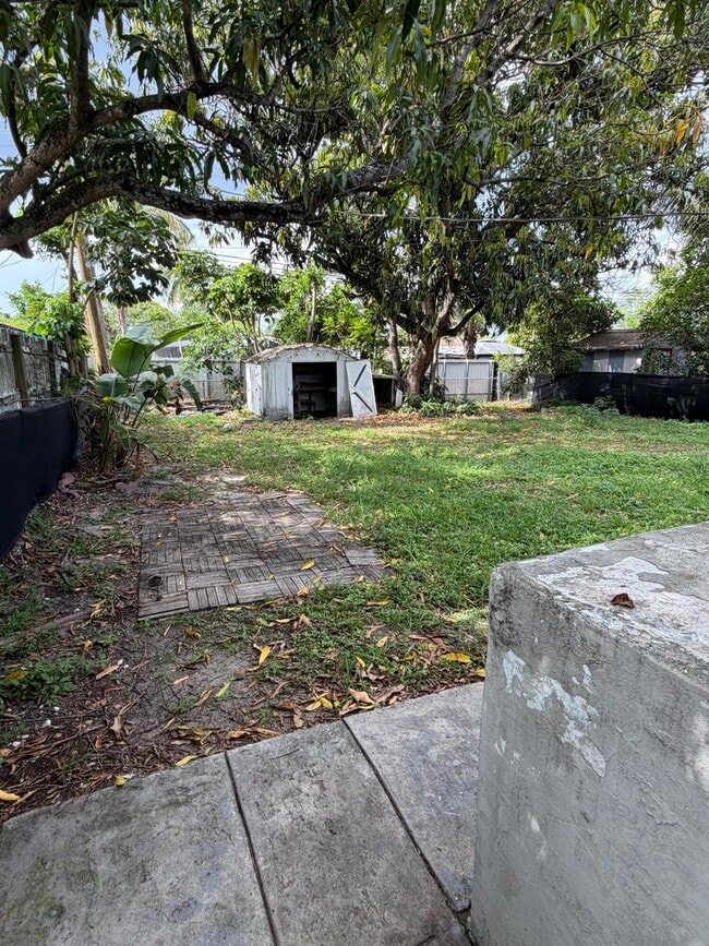 Building Photo - 6129 SW 22nd St